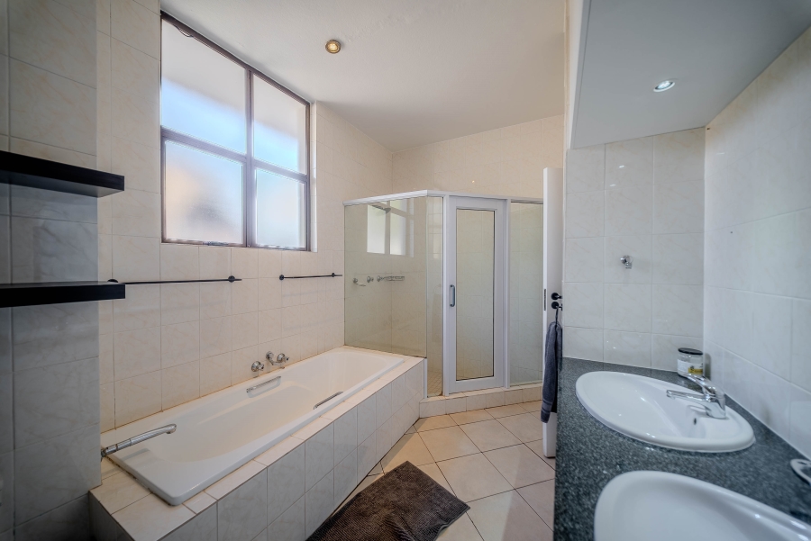 5 Bedroom Property for Sale in Lynnwood Glen Gauteng