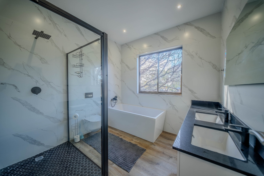5 Bedroom Property for Sale in Lynnwood Glen Gauteng