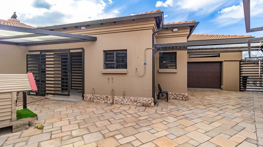 3 Bedroom Property for Sale in Mackenzie Park Gauteng