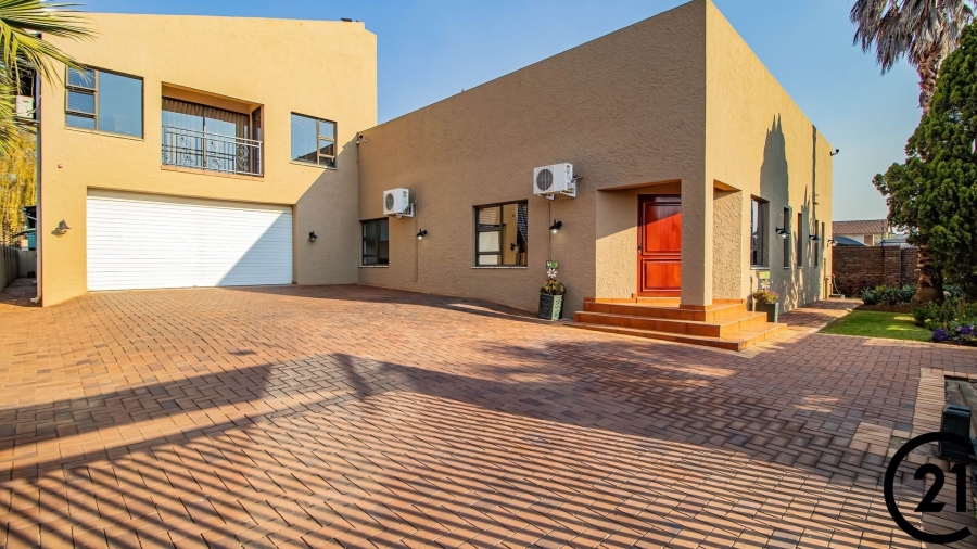 6 Bedroom Property for Sale in Rynfield Gauteng