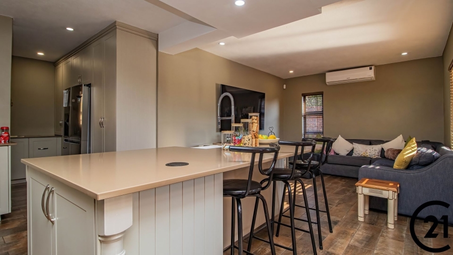 6 Bedroom Property for Sale in Rynfield Gauteng