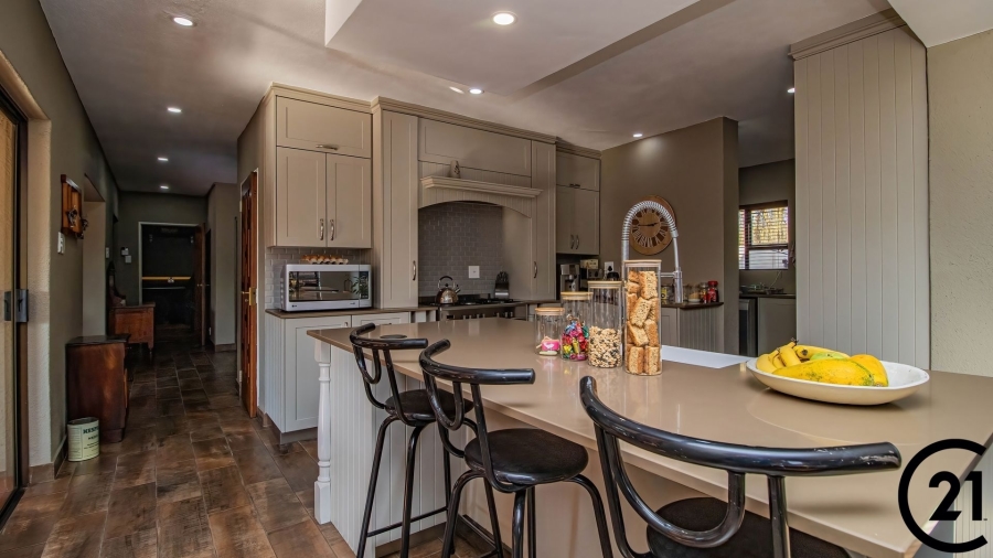 6 Bedroom Property for Sale in Rynfield Gauteng