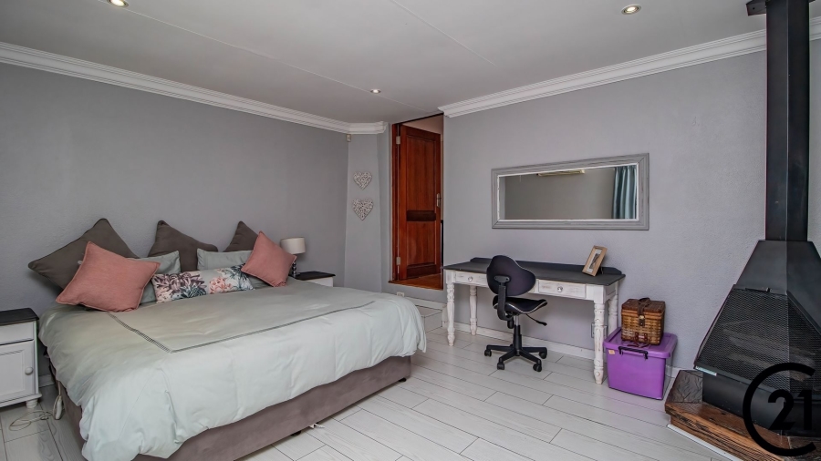 6 Bedroom Property for Sale in Rynfield Gauteng