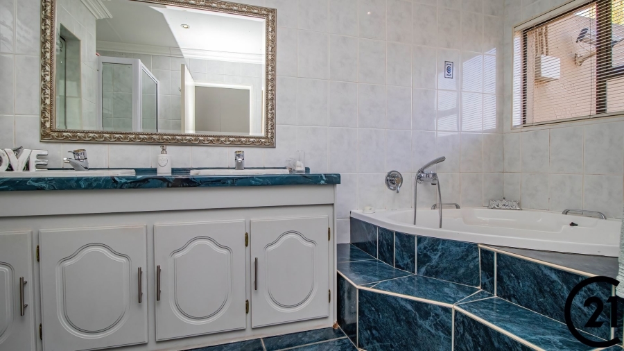 6 Bedroom Property for Sale in Rynfield Gauteng
