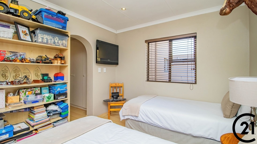 6 Bedroom Property for Sale in Rynfield Gauteng