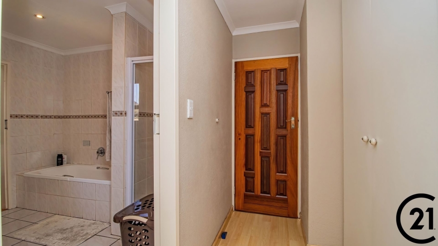 6 Bedroom Property for Sale in Rynfield Gauteng