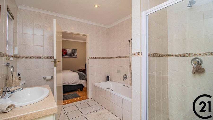 6 Bedroom Property for Sale in Rynfield Gauteng