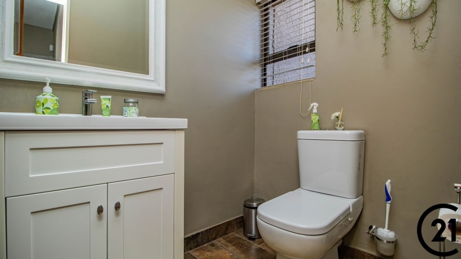 6 Bedroom Property for Sale in Rynfield Gauteng
