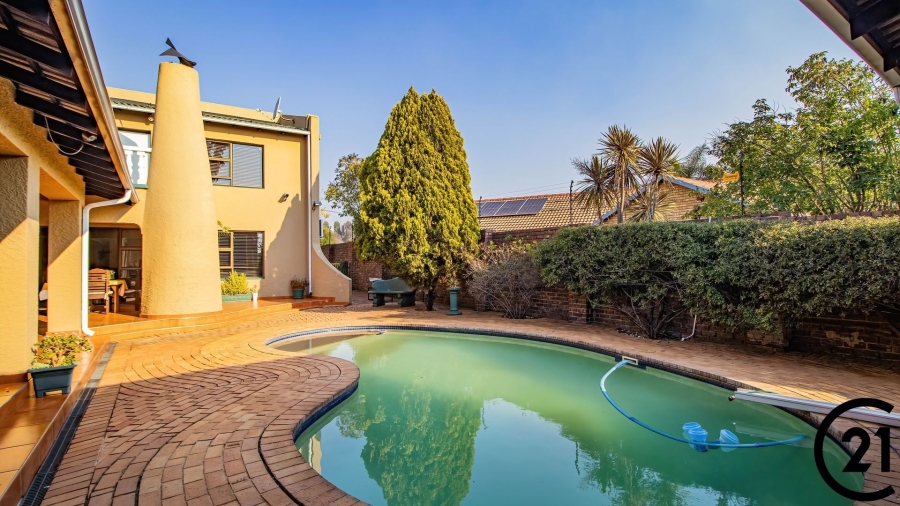 6 Bedroom Property for Sale in Rynfield Gauteng