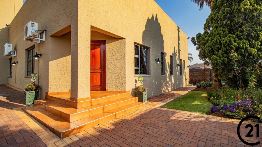 6 Bedroom Property for Sale in Rynfield Gauteng