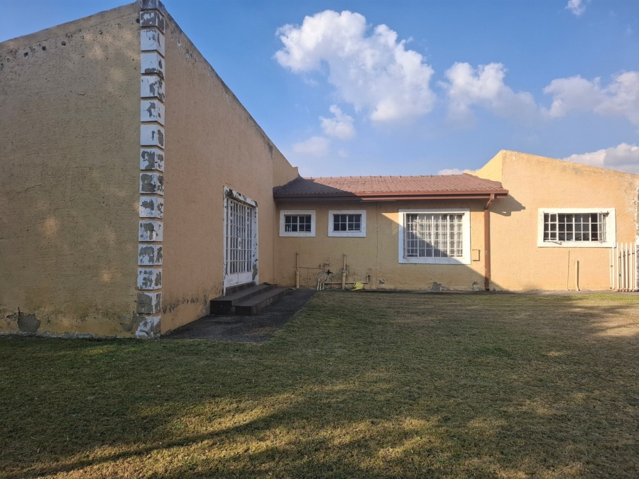 5 Bedroom Property for Sale in Mackenzie Park Gauteng