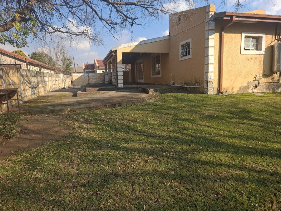 5 Bedroom Property for Sale in Mackenzie Park Gauteng