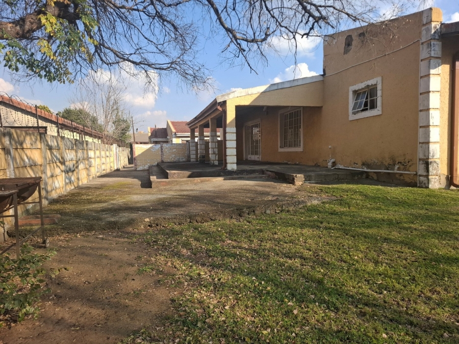 5 Bedroom Property for Sale in Mackenzie Park Gauteng
