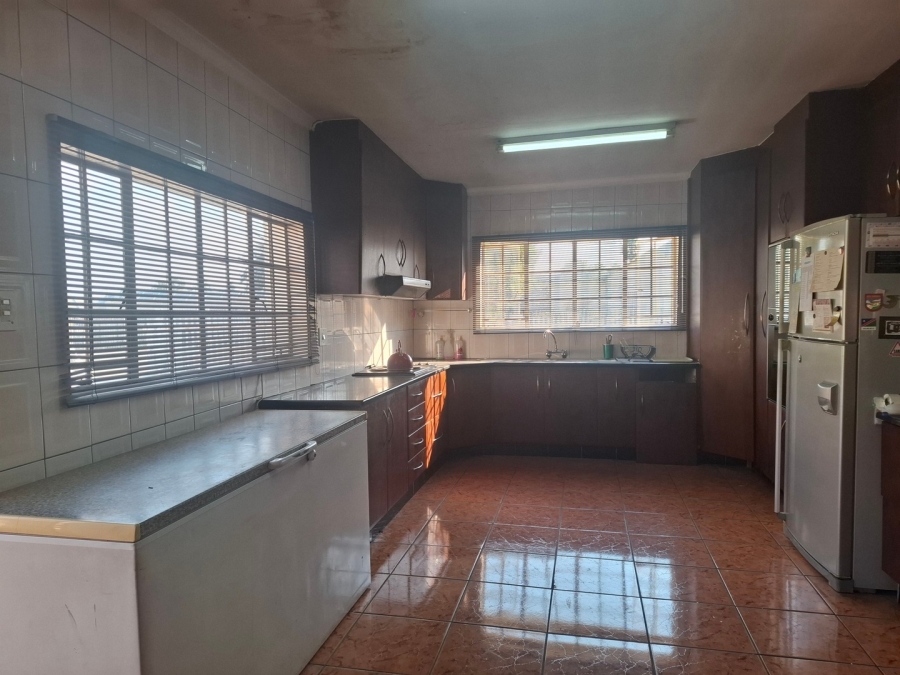5 Bedroom Property for Sale in Mackenzie Park Gauteng