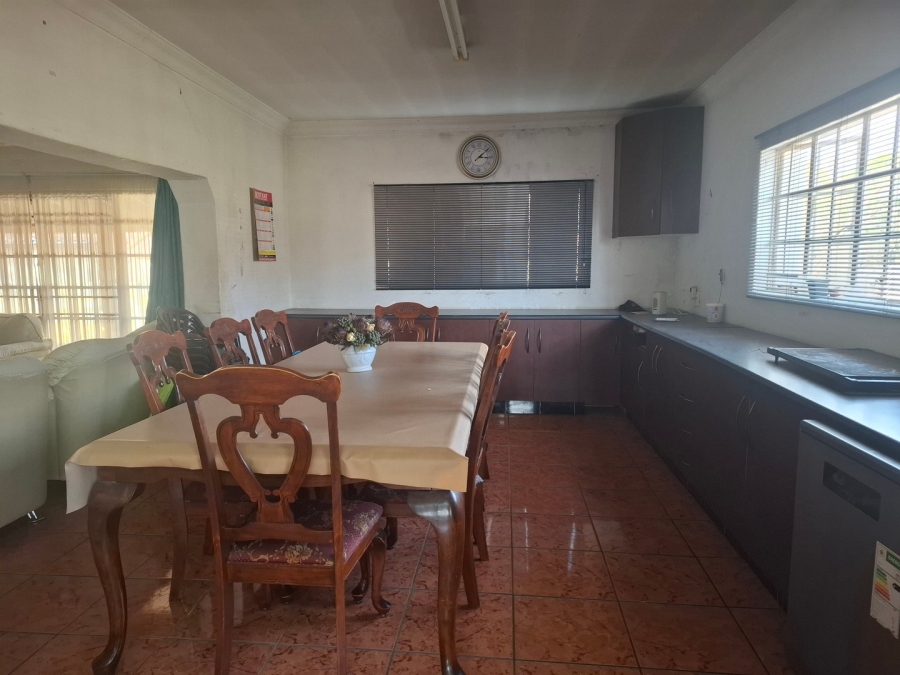 5 Bedroom Property for Sale in Mackenzie Park Gauteng
