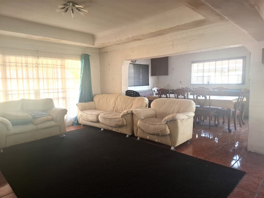 5 Bedroom Property for Sale in Mackenzie Park Gauteng