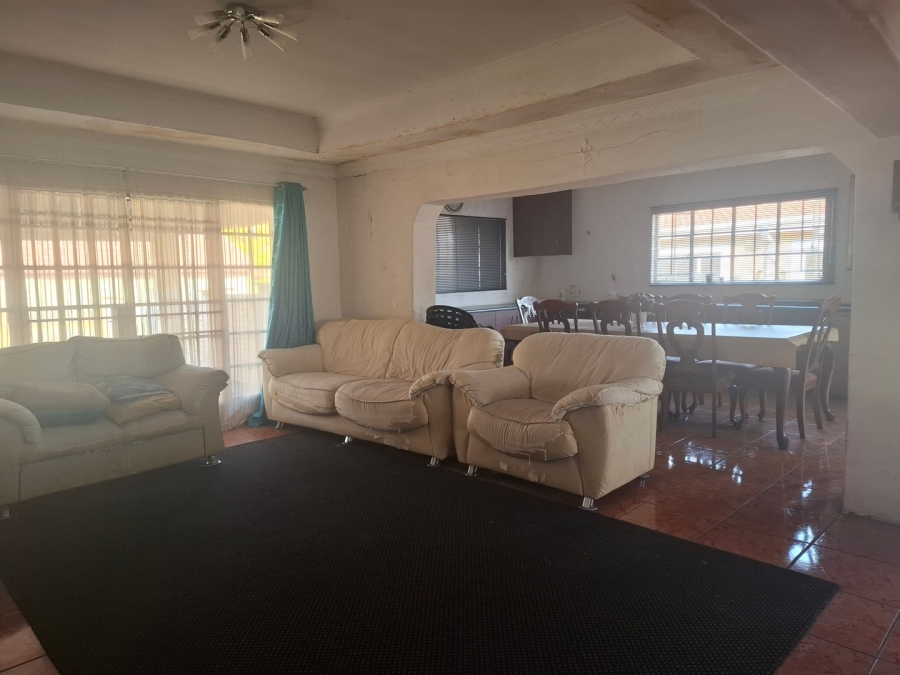 5 Bedroom Property for Sale in Mackenzie Park Gauteng