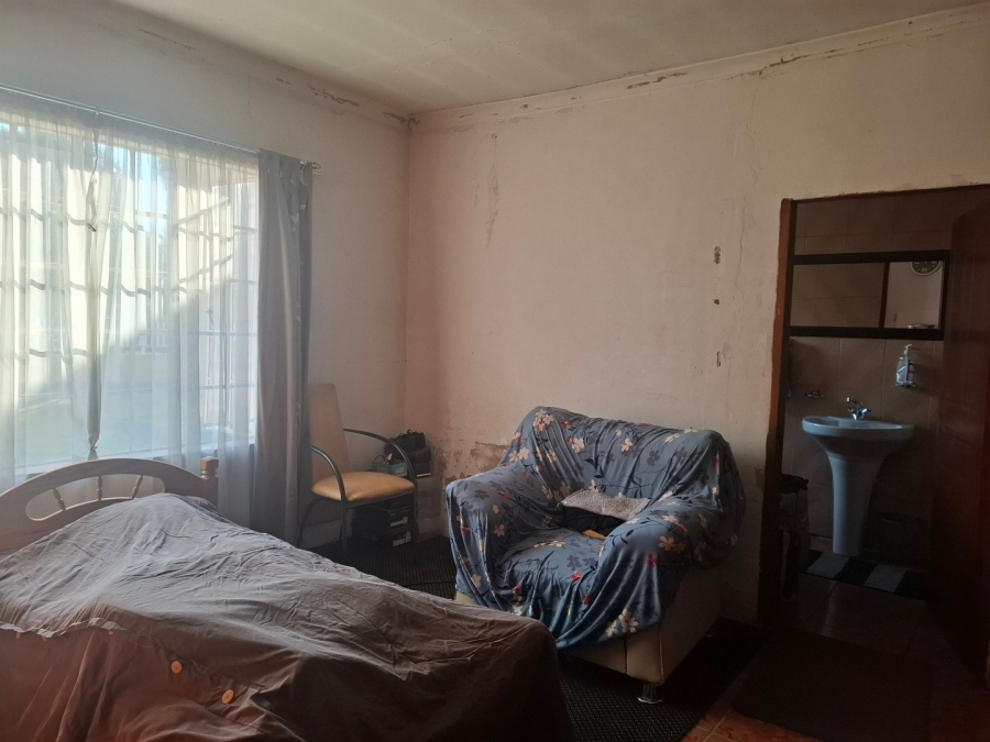 5 Bedroom Property for Sale in Mackenzie Park Gauteng