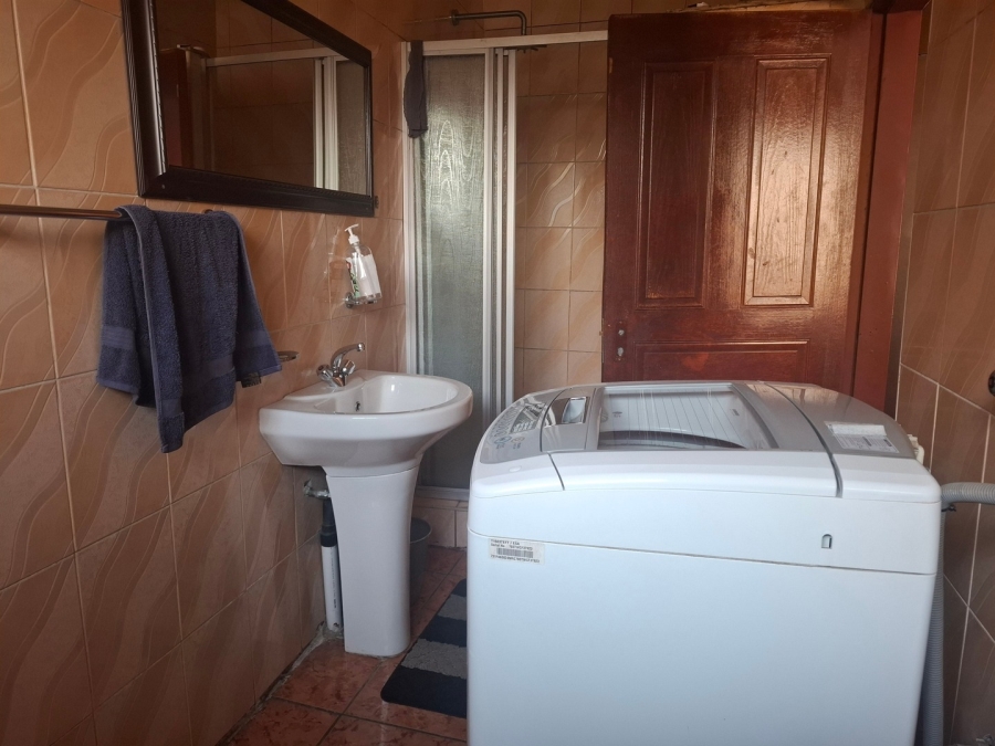 5 Bedroom Property for Sale in Mackenzie Park Gauteng