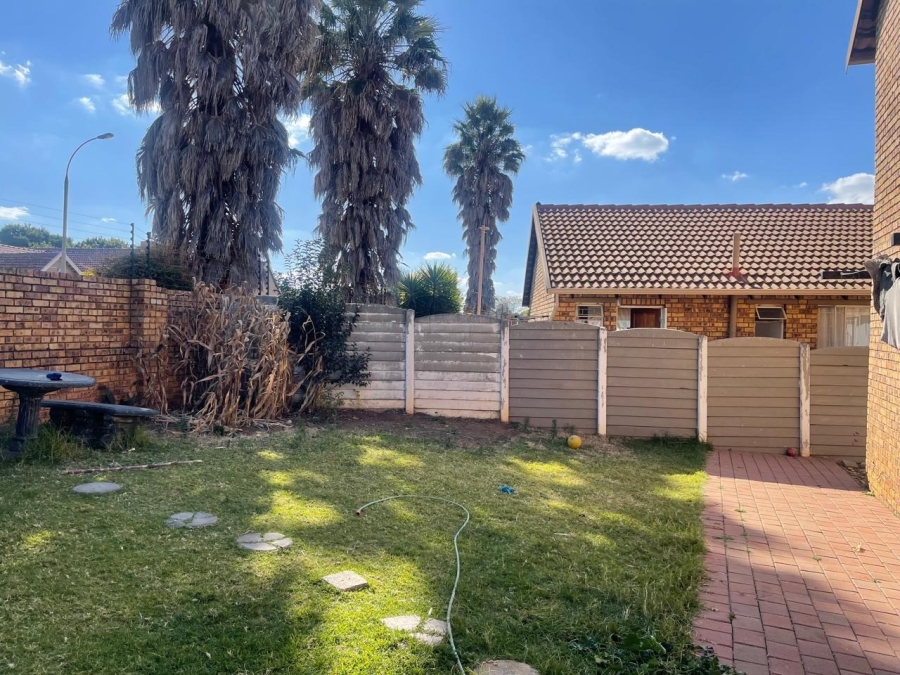 2 Bedroom Property for Sale in Birch Acres Gauteng