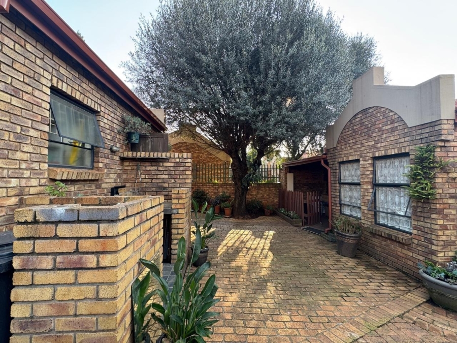 3 Bedroom Property for Sale in Hennopspark Gauteng