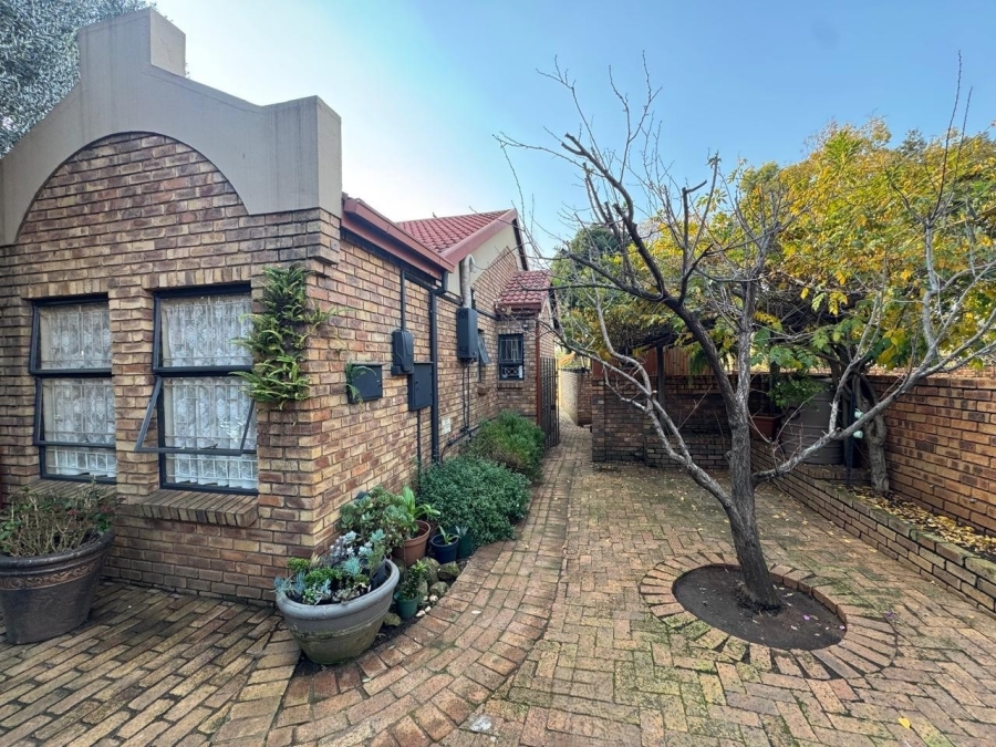 3 Bedroom Property for Sale in Hennopspark Gauteng