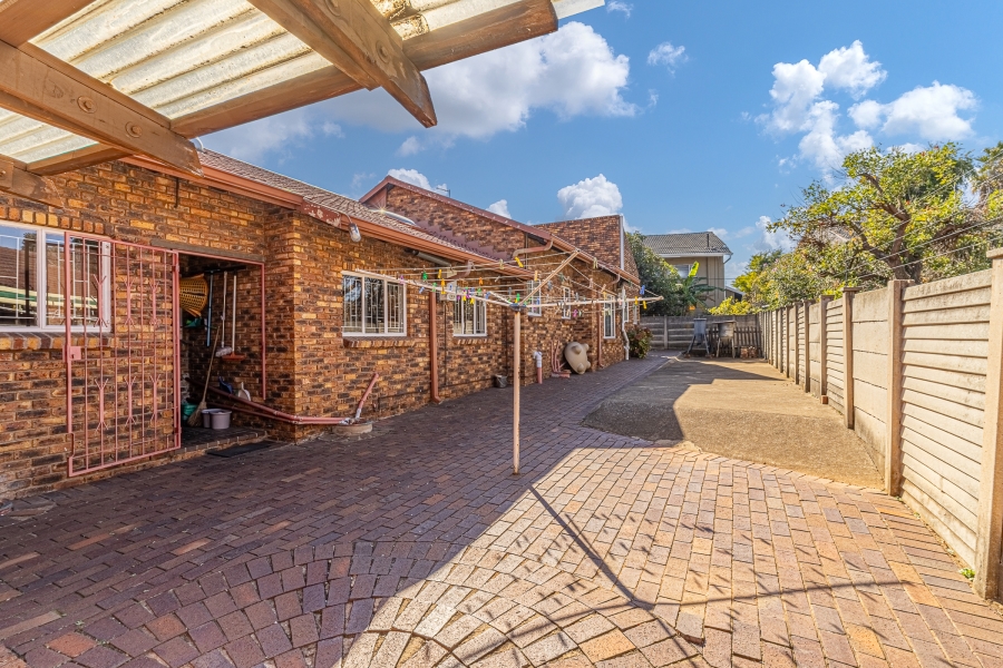 4 Bedroom Property for Sale in Eden Glen Gauteng