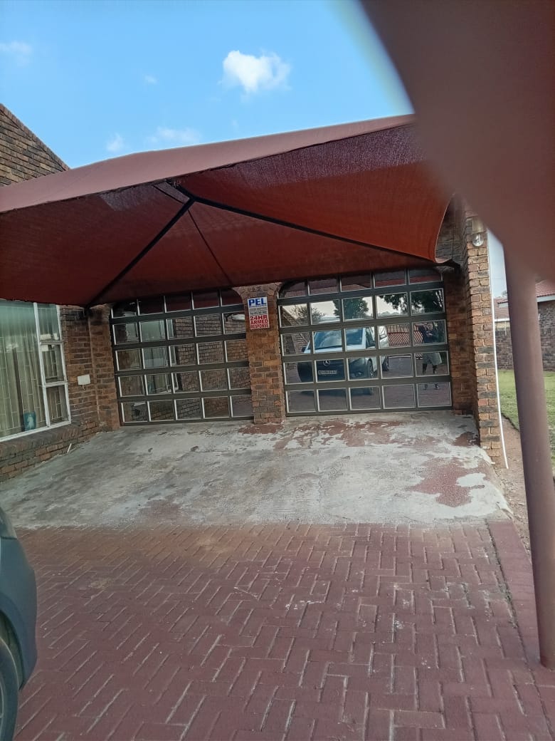 3 Bedroom Property for Sale in Golf Park Gauteng