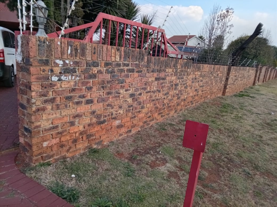 3 Bedroom Property for Sale in Golf Park Gauteng