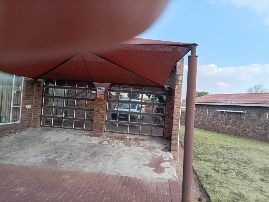 3 Bedroom Property for Sale in Golf Park Gauteng
