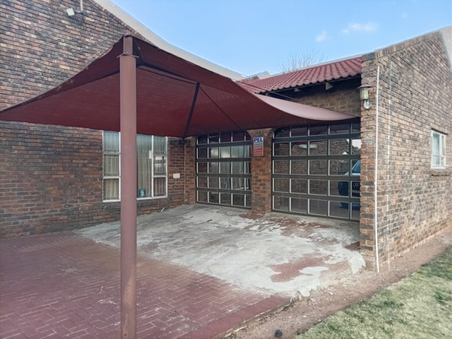 3 Bedroom Property for Sale in Golf Park Gauteng
