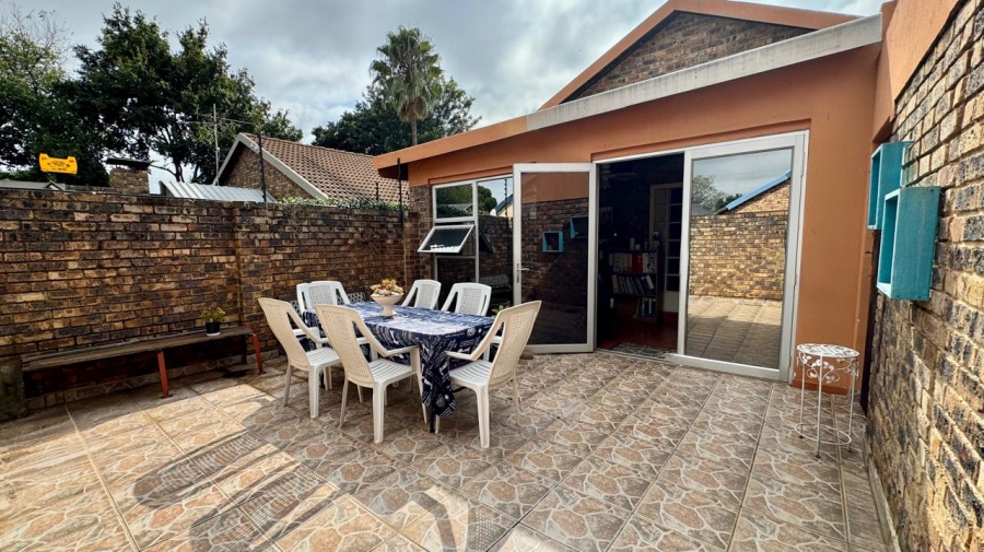 2 Bedroom Property for Sale in Wierda Park Gauteng