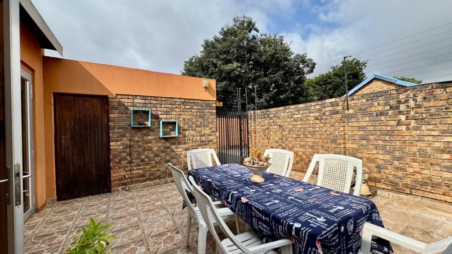 2 Bedroom Property for Sale in Wierda Park Gauteng