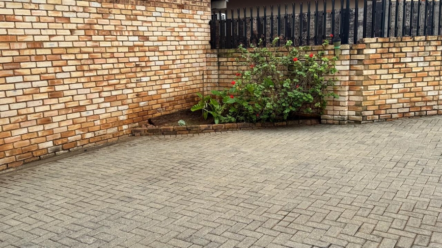 2 Bedroom Property for Sale in Wierda Park Gauteng
