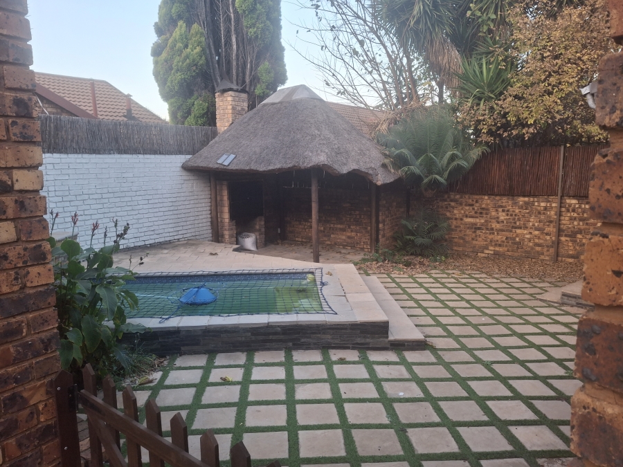 To Let 3 Bedroom Property for Rent in Garsfontein Gauteng