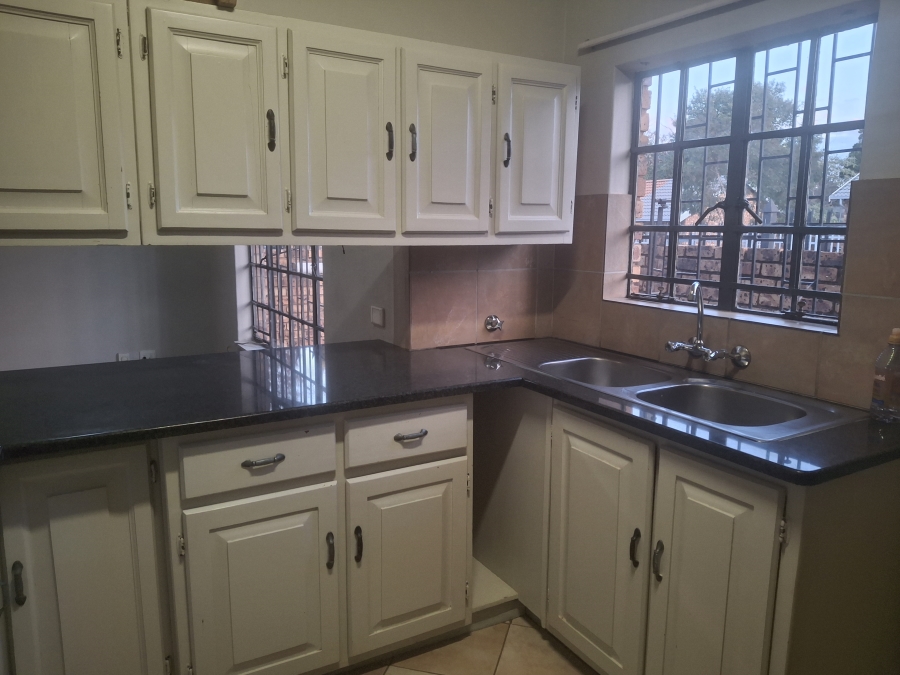 To Let 3 Bedroom Property for Rent in Garsfontein Gauteng