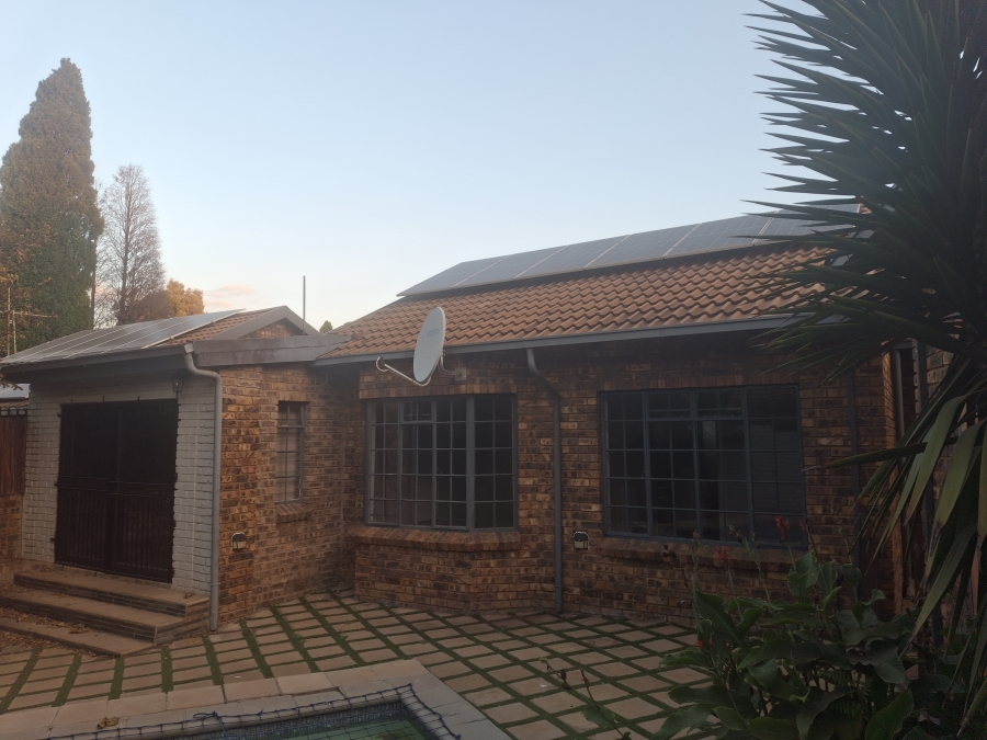 To Let 3 Bedroom Property for Rent in Garsfontein Gauteng