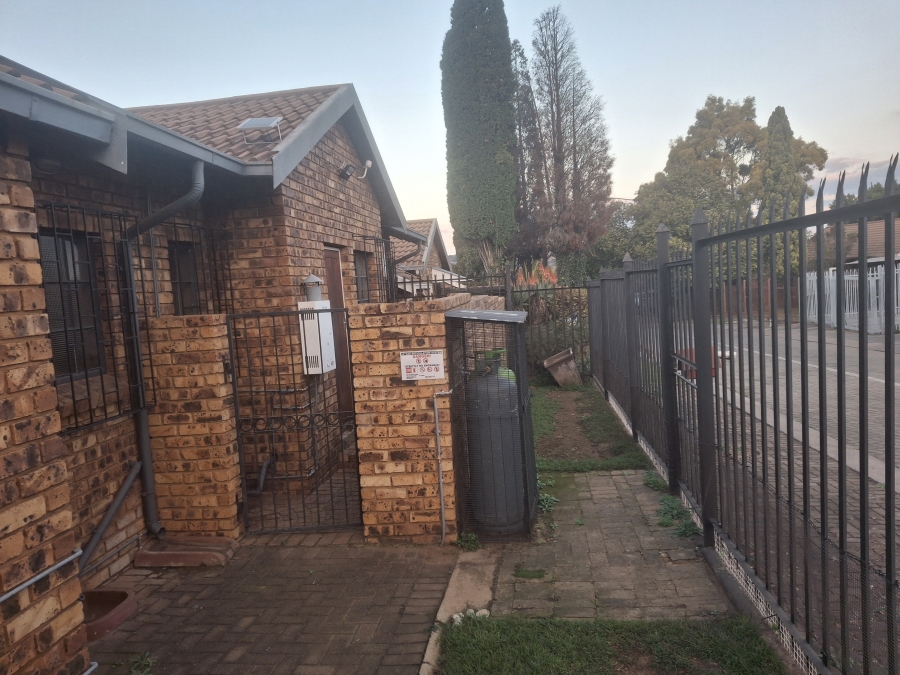 To Let 3 Bedroom Property for Rent in Garsfontein Gauteng