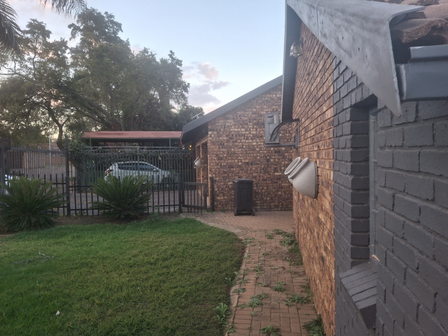 To Let 3 Bedroom Property for Rent in Garsfontein Gauteng