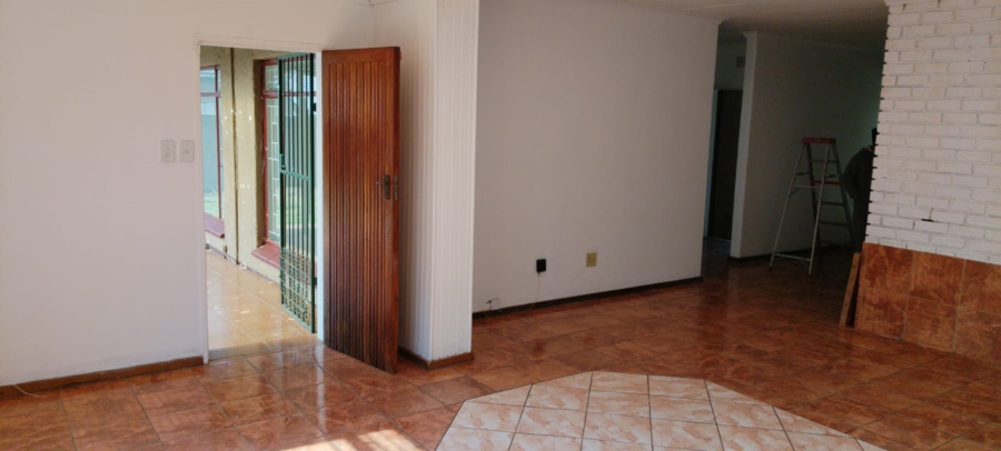 To Let 4 Bedroom Property for Rent in Beyers Park Gauteng