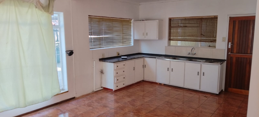To Let 4 Bedroom Property for Rent in Beyers Park Gauteng