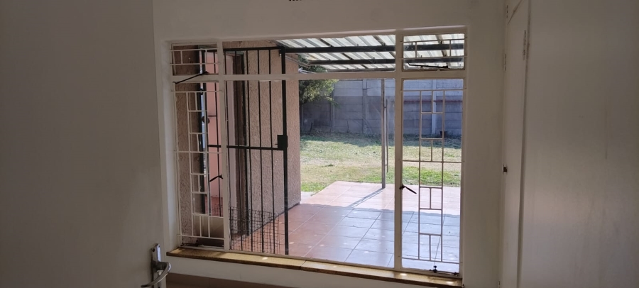 To Let 4 Bedroom Property for Rent in Beyers Park Gauteng