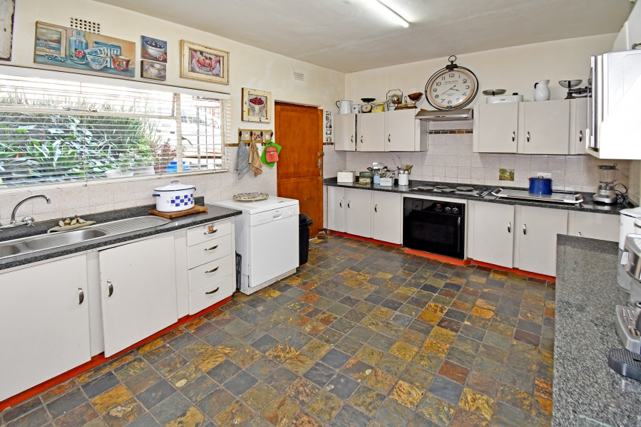6 Bedroom Property for Sale in Quellerina Gauteng