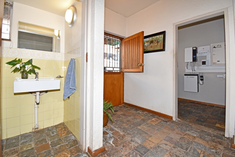 6 Bedroom Property for Sale in Quellerina Gauteng