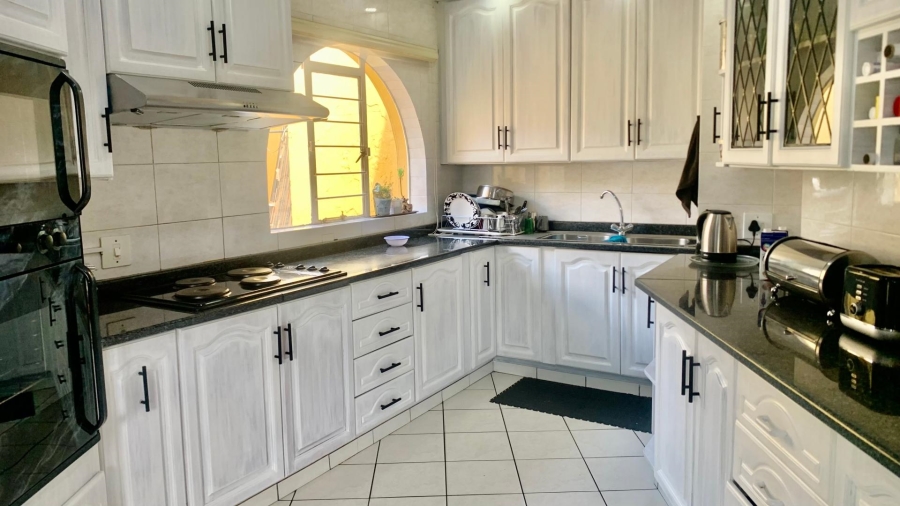 4 Bedroom Property for Sale in Bassonia Gauteng
