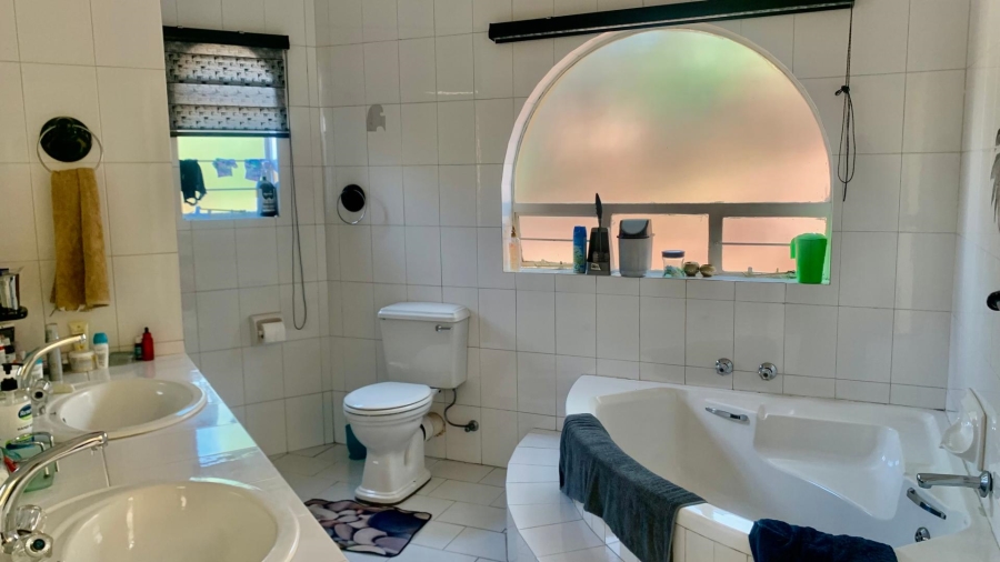 4 Bedroom Property for Sale in Bassonia Gauteng