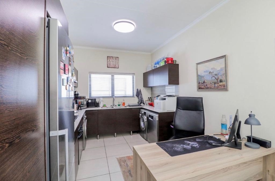 1 Bedroom Property for Sale in Greenstone Hill Gauteng