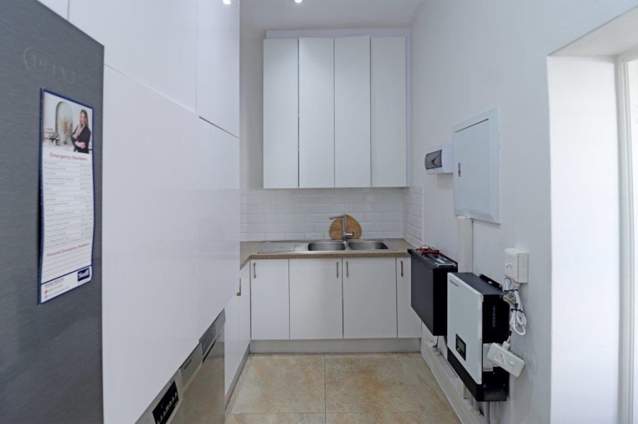 To Let 2 Bedroom Property for Rent in Parkhurst Gauteng