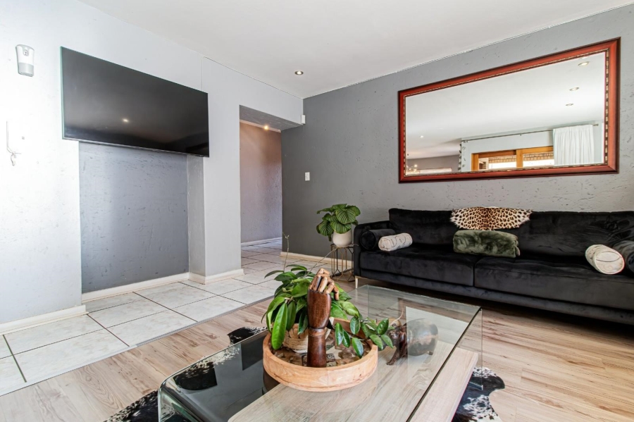5 Bedroom Property for Sale in Meyersdal Gauteng