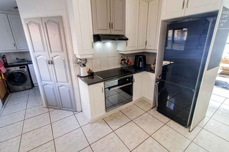 5 Bedroom Property for Sale in Meyersdal Gauteng